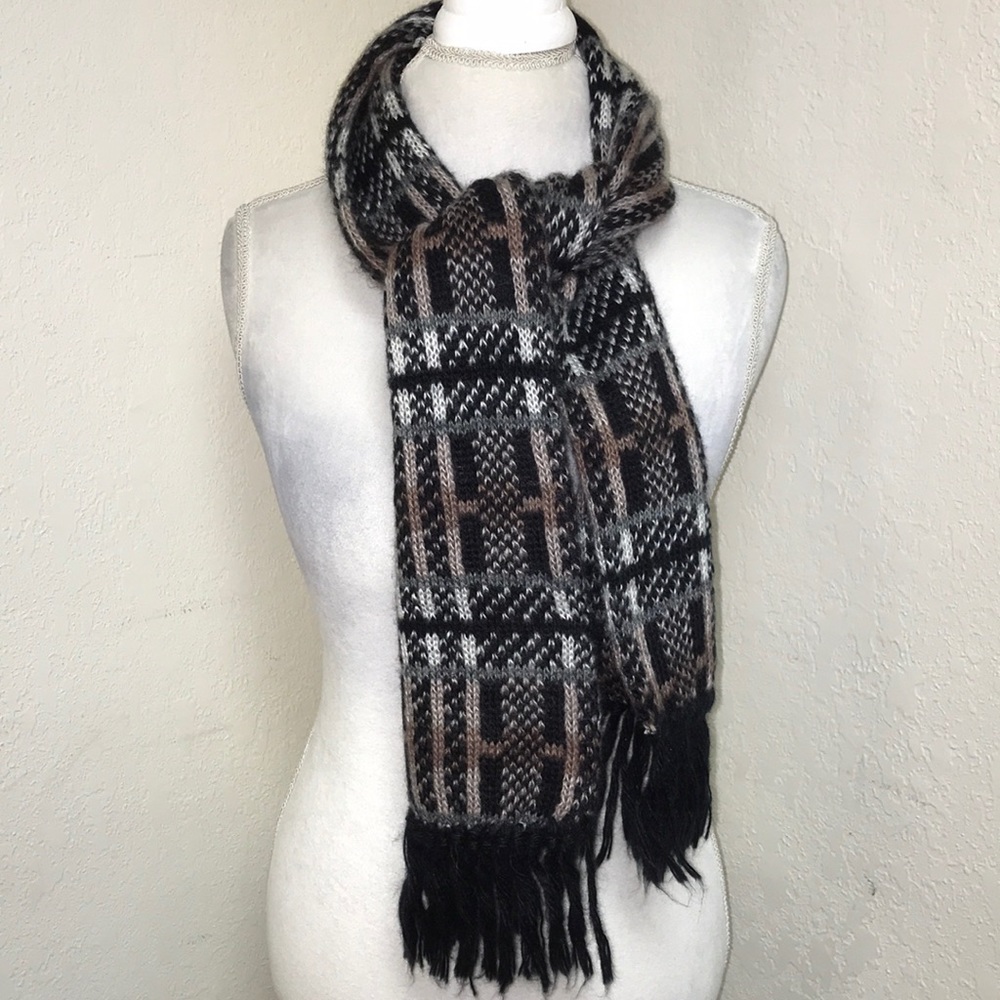 Aris Scarf